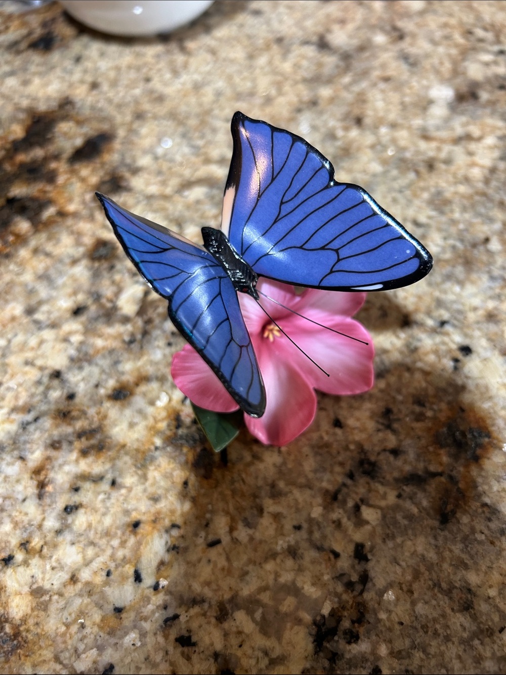 Franklin Mint "Butterflies of the World" blue morpho butterfly on a pink flower - Picture 3 of 10